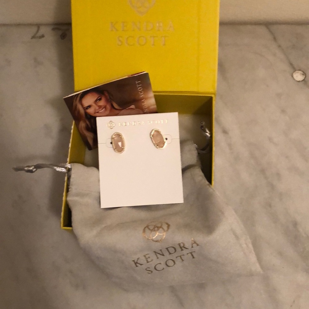 SOLD NWT Kendra Scott Earrings